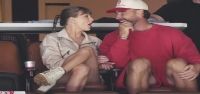 Taylor Swift y Travis Kelce asisten al cuarto juego de la final de la Copa Stanley entre Panthers y Oilers