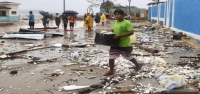 México evalúa daños por huracán Erick mientras crecida de ríos deja al menos un muerto