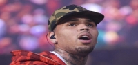 El cantante Chris Brown se declara inocente en un caso de agresión en un club nocturno de Londres.