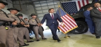DeSantis y el ICE elogian récord de 1.120 arrestos de inmigrantes ilegales en una semana