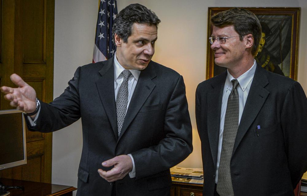 Cuomo insinua