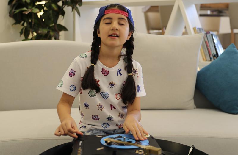 Pequeña DJ