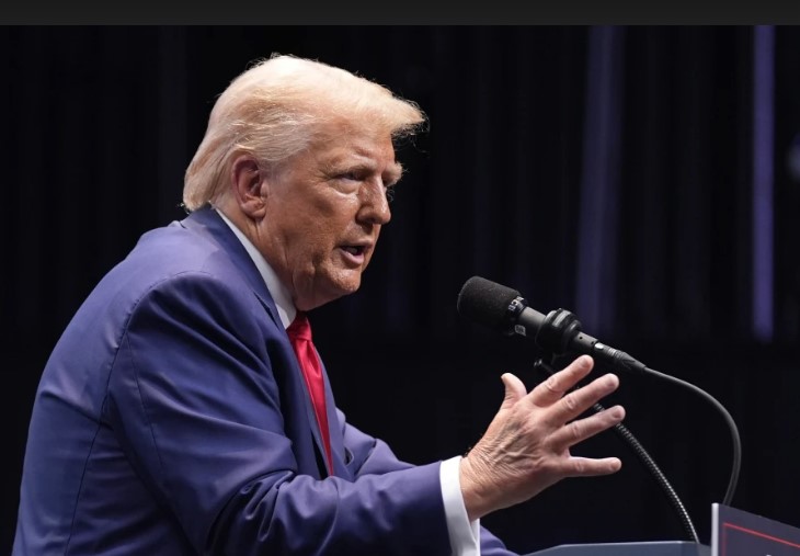 Trump elogia