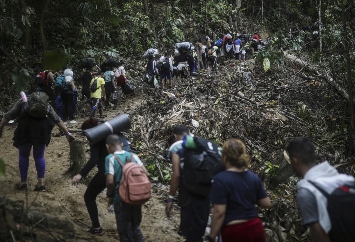 Miles de migrantes