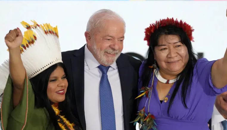Lula procurara